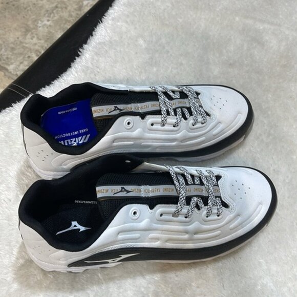 Mizuno Women's 9-Spike Swift 8 Metal Fastpitch Softball Cleats - Picture 3 of 7